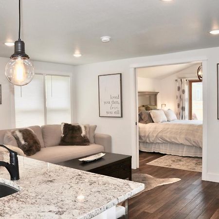 Adorable Bungalow W/ Private Patio Mins Away From Downtown Rapid City Eksteriør bilde