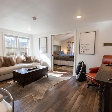 Adorable Bungalow W/ Private Patio Mins Away From Downtown Rapid City Eksteriør bilde