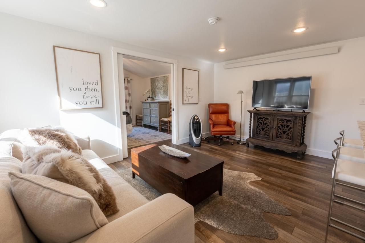 Adorable Bungalow W/ Private Patio Mins Away From Downtown Rapid City Eksteriør bilde